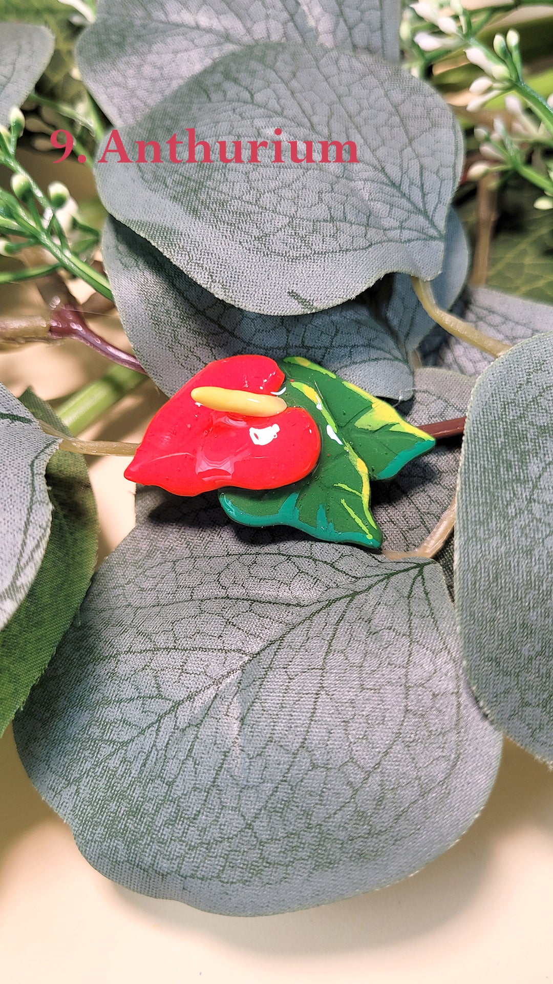 Pins en forme de fleur anthurium rouge