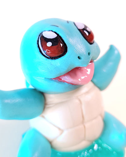 Mini figurine du Pokémon Carapuce, ressemblant à une tortue bleue turquoise