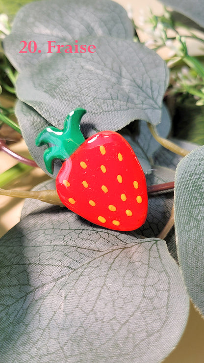 Pins en forme de fraise rouge