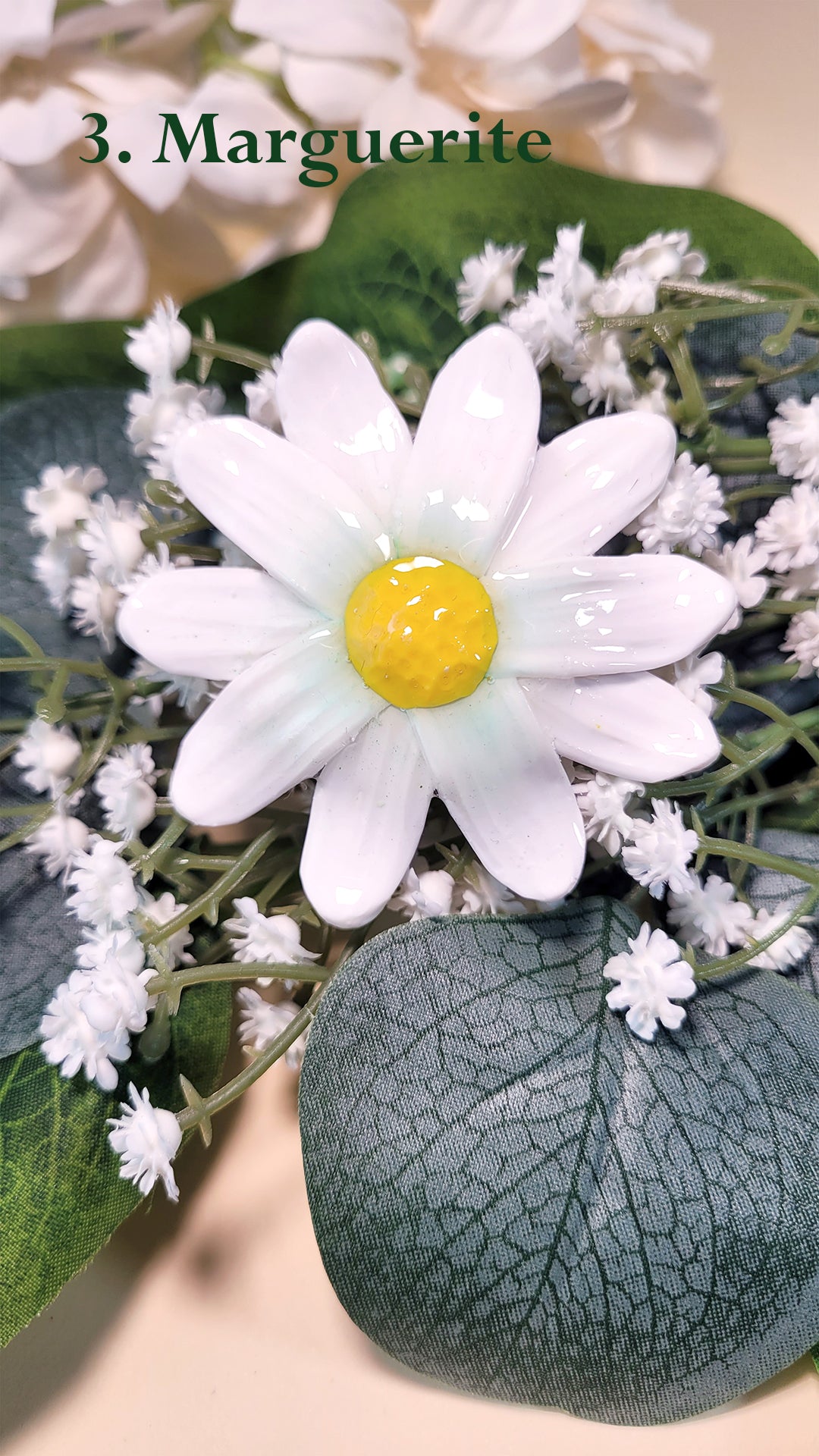  Broche en forme de marguerite blanche