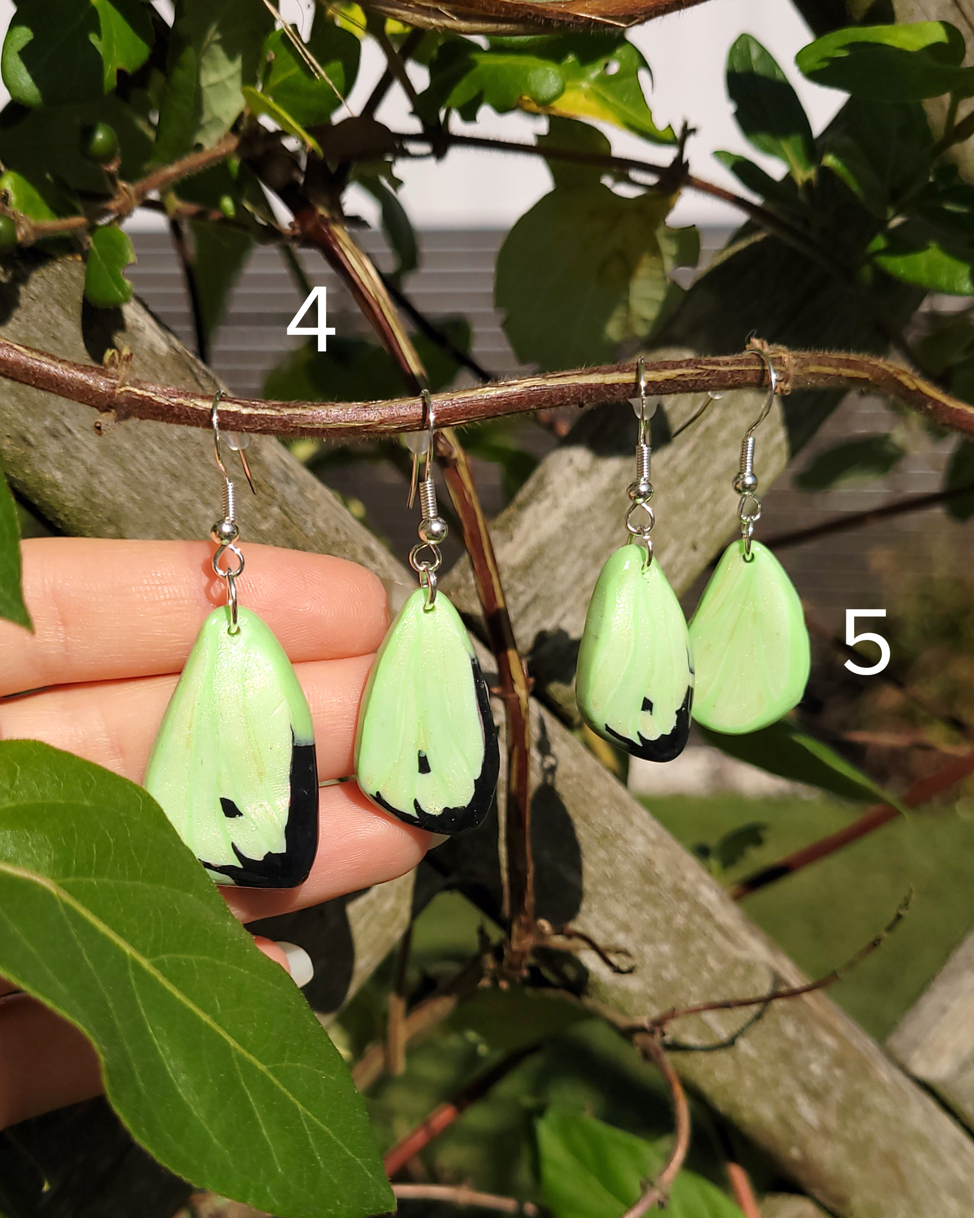  4 boucles d'oreilles en forme d'ailes de papillon vertes de type piéride du chou, de tailles différentes