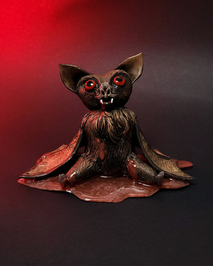 Sculpture d'une chauve-souris vampire mignonne mais inquiétante